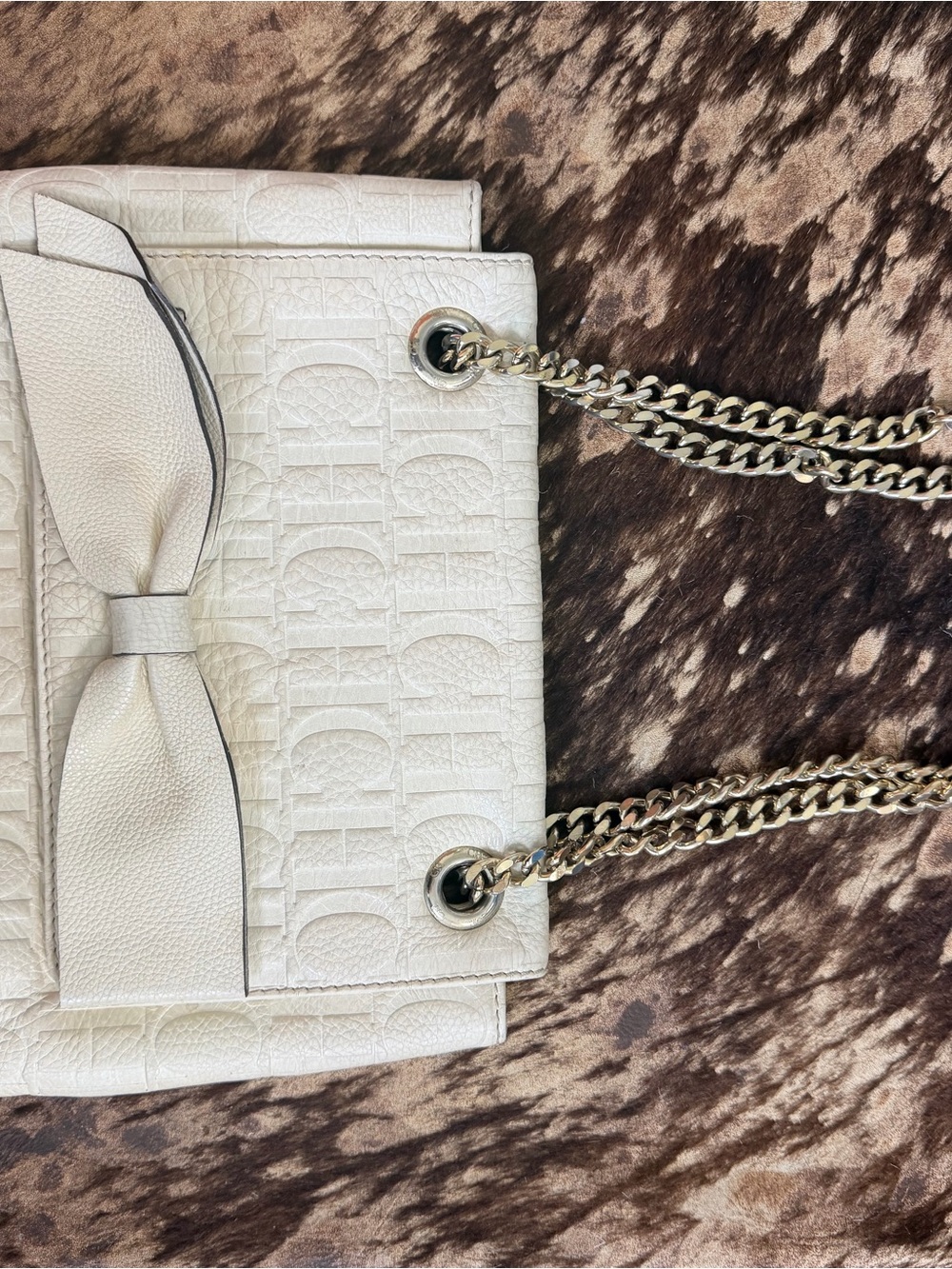 Carolina Herrera White Embossed Leather Bow Shoulder Bag with Gold Chain